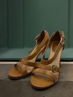 COLE HAAN Nike Air “Carma Air” Sandal. Tan, size 6. Retail $249